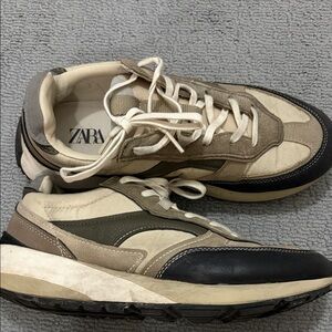 Zara Men's Cream and Black Sneakers